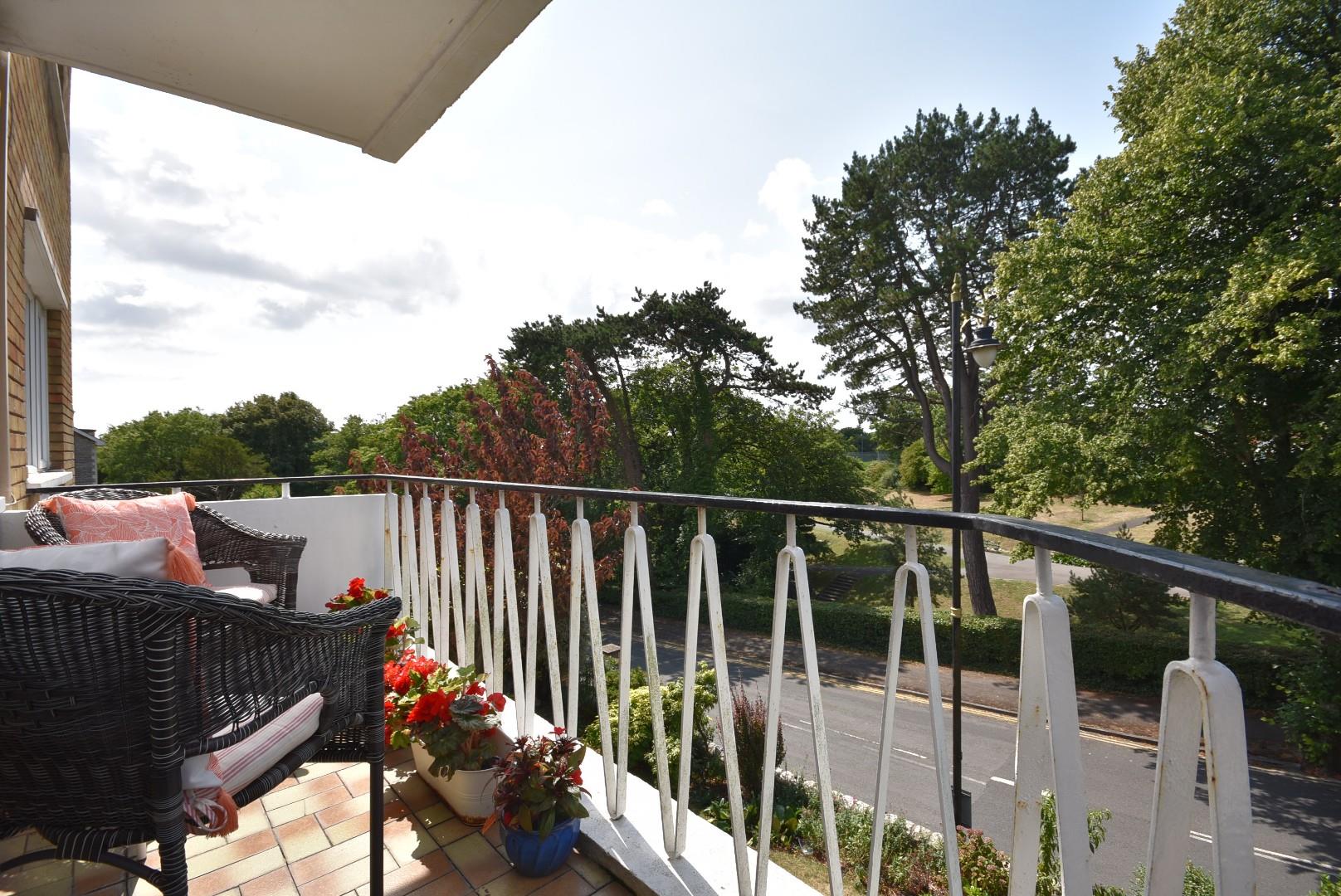 16 Albany Court, Beach Road, Penarth, CF64 1JU